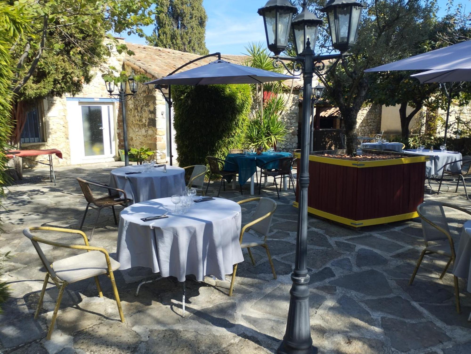 Logis Hotel Restaurant L'Esquielle Saint-Genies-de-Malgoires Exterior photo