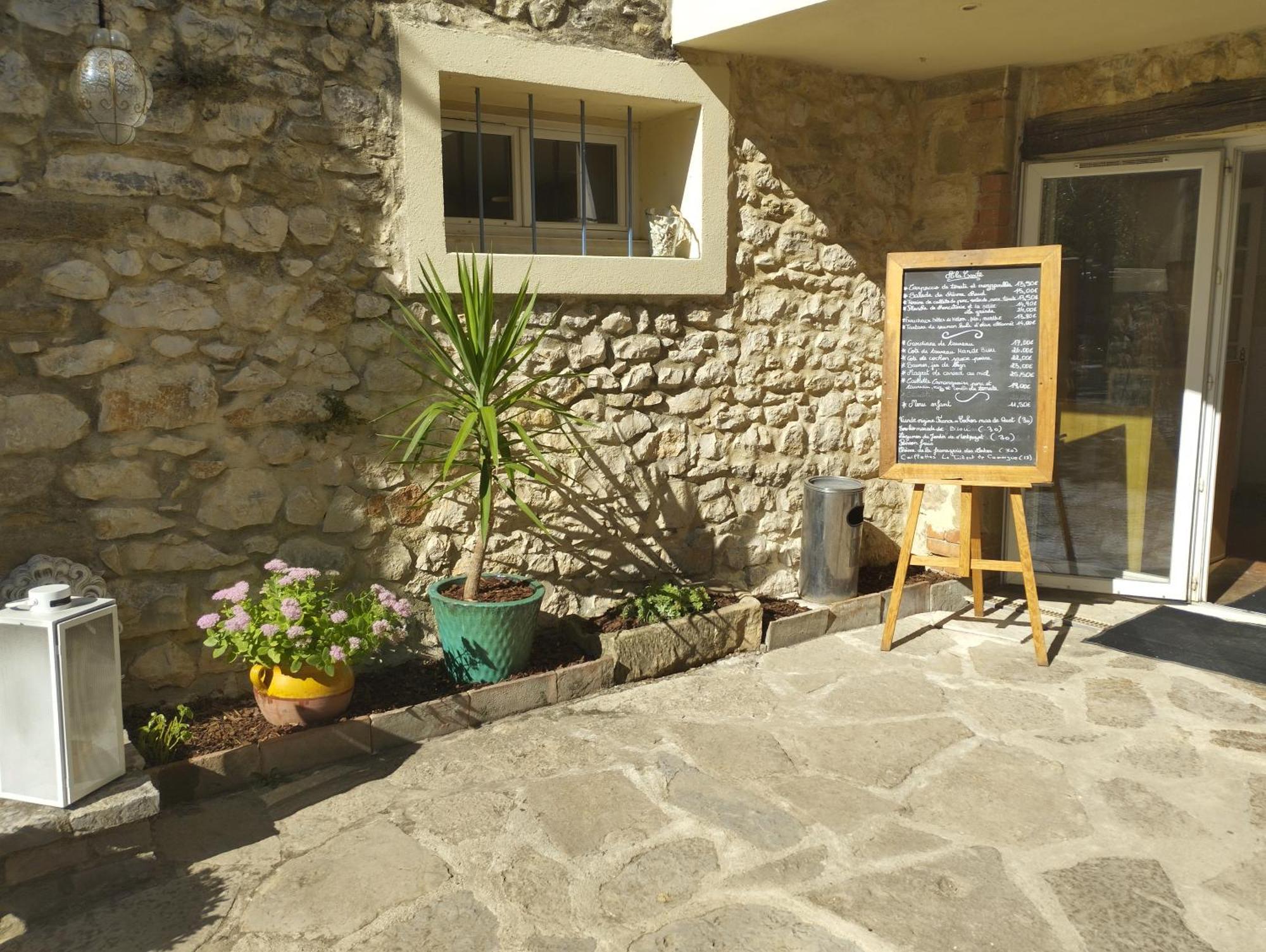 Logis Hotel Restaurant L'Esquielle Saint-Genies-de-Malgoires Exterior photo